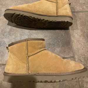 Classic ultra Mini uggs !! Super trendy at the moment 🤍